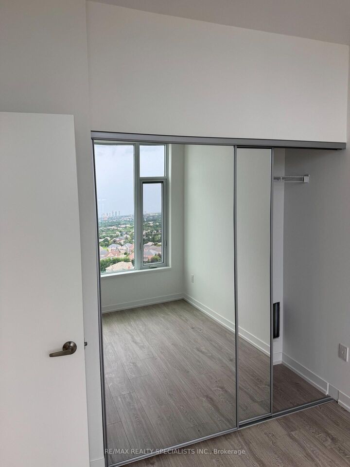 Property Photo: 2485 Eglington Avenue W 1506 ON L5M 2T1