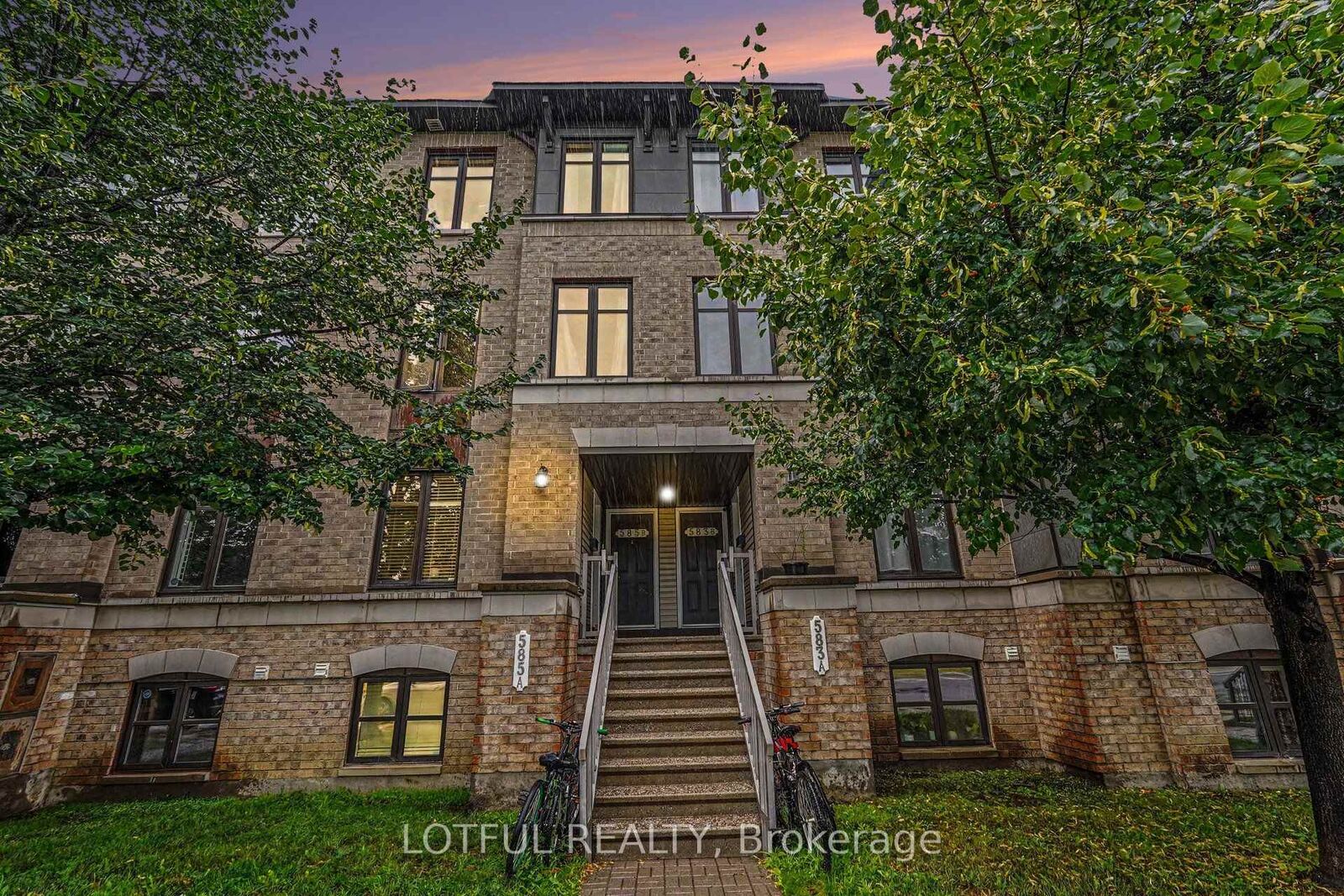Property Photo: 585 Chapman Mills Drive 20 ON K2J 5T1