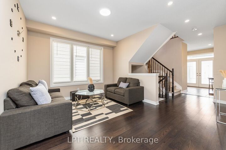 Property Photo: 908 Pedigree Street ON K2S 0Y5