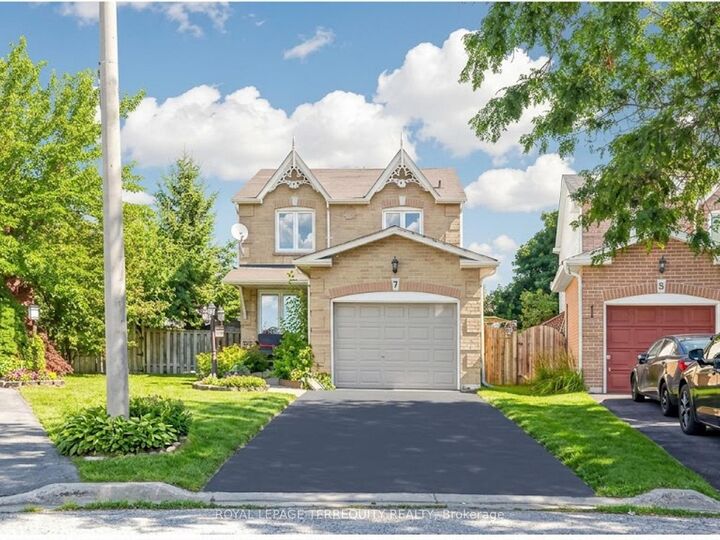 Property Photo: 7 Yorkville Court ON L1E 2A7