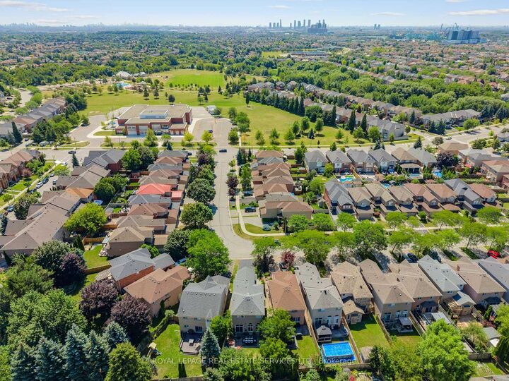 84 Sandway Crescent — photo 1