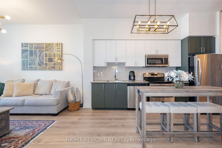 7171 Yonge Street 306 — photo 1