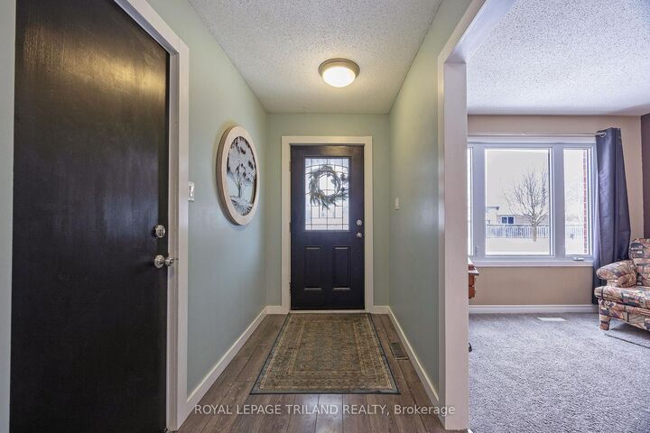 Property Photo: 252 Josselyn Drive ON N6E 3S5