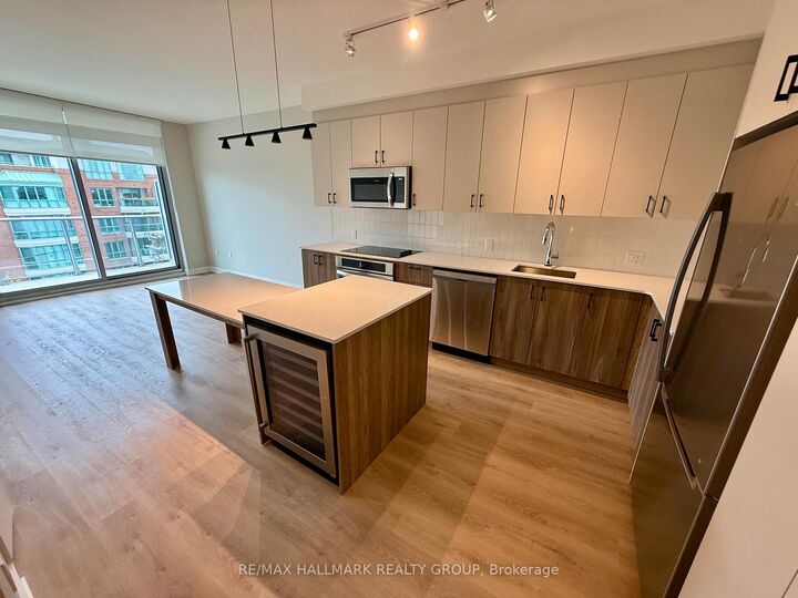 Property Photo: 275 Carling Avenue 605 ON K1S 5Y2