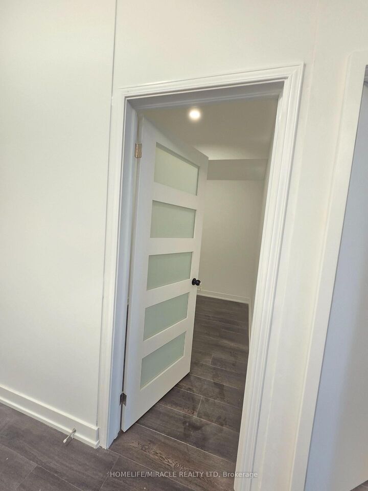 Property Photo: 743 Warden Avenue 212 ON M1L 4A8