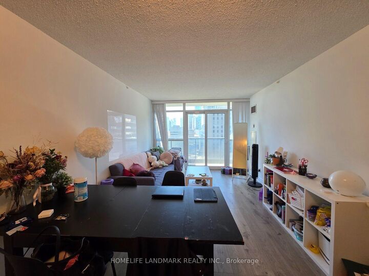 Property Photo:  21 Carlton Street 1810  ON M5B 1L3 
