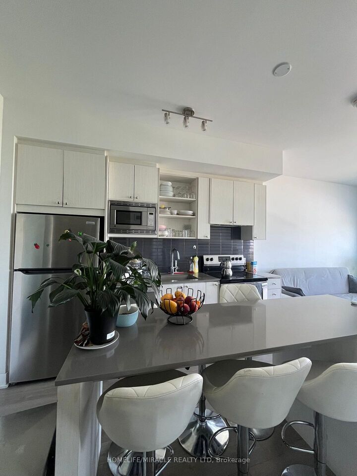 Property Photo: 60 George Butchart Drive 306 ON M3K 2C5