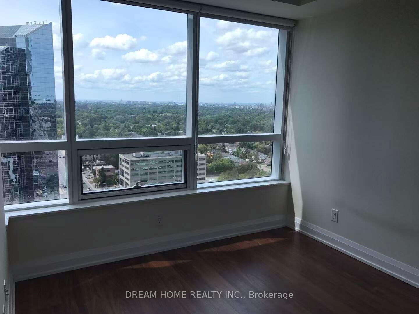 Property Photo: 5 Shepperd Avenue E 2119 ON L3R 2N7