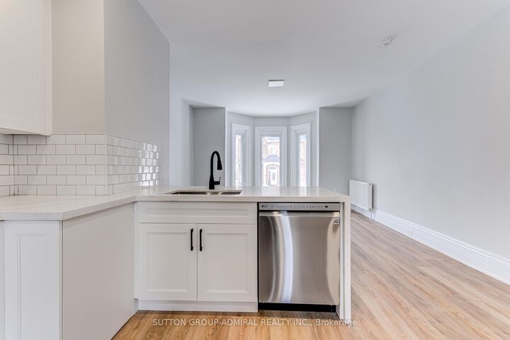 Property Photo: 167 Collier Street 4U ON L4M 1H6