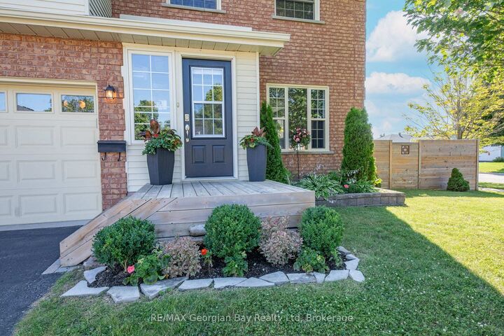 Property Photo: 911 Watson Place ON L4R 5B9