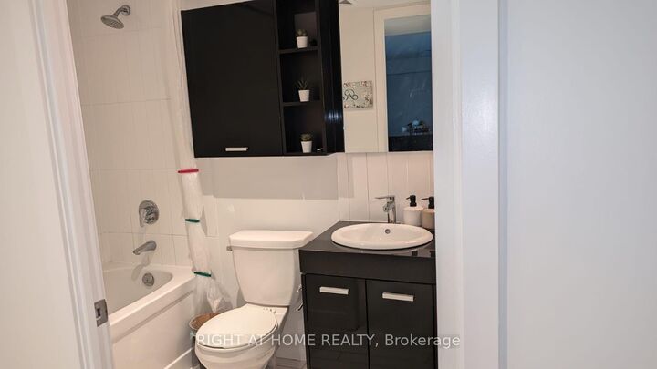 Property Photo: 15 Singer Court 916 ON M2K 0B2