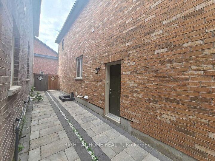 Property Photo: 84 Rising Hill Ridge 2 ON L6Y 6B3