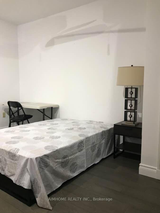 Property Photo: 253 Palmerston Avenue Main Fl Br ON M6J 2J3