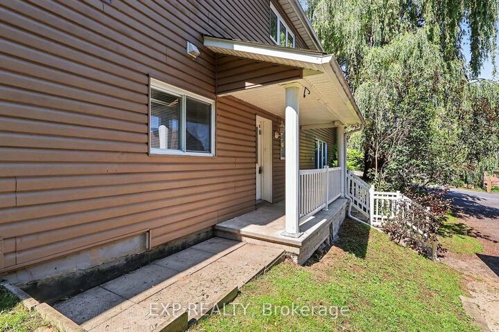 Property Photo: 2055 Victoria Street Unit B ON K4K 1L5