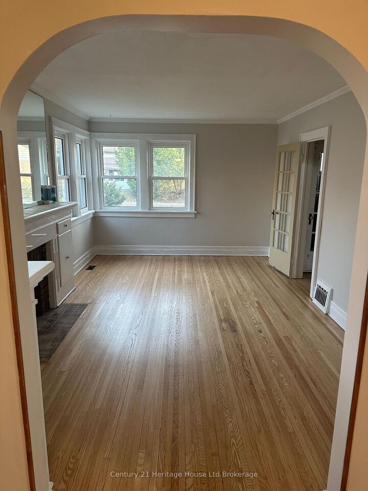 Property Photo:  365 Brant Street  ON N4S 6G3 