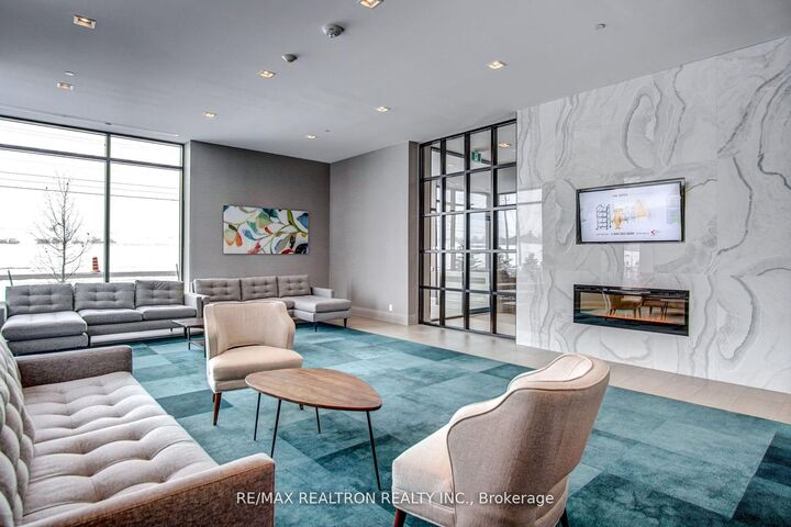 Property Photo:  555 William Graham Drive 228  ON L4G 3H9 