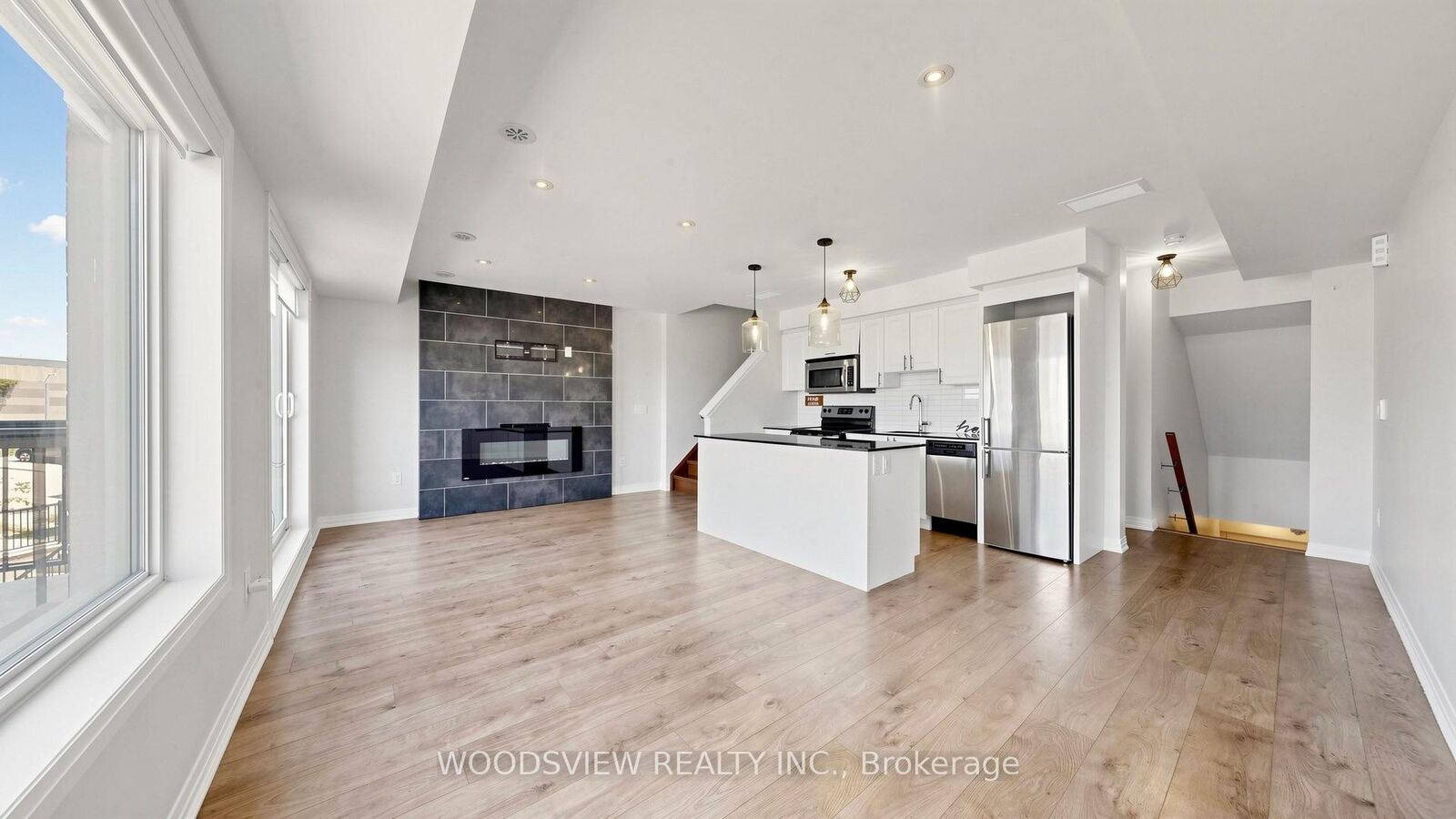 Property Photo: 185 William Duncan Road 9 ON M3K 0B7