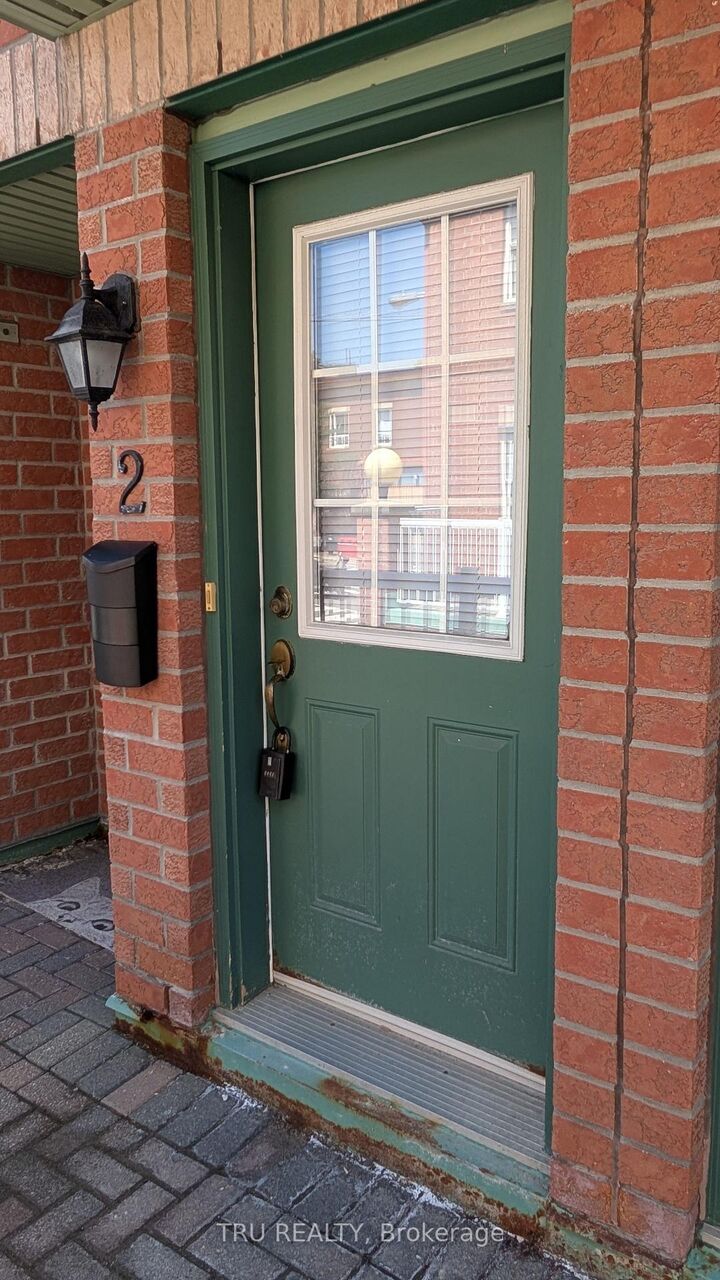 Property Photo: 130 Rochester Street 2 ON K1R 0A3