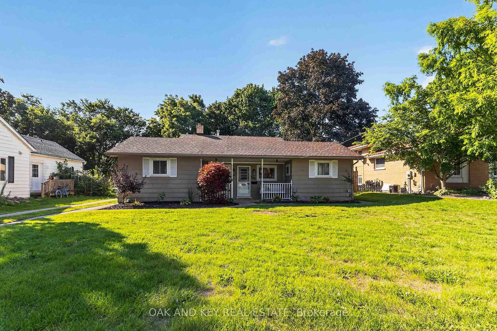 Property Photo: 125 Keefer Street ON N7G 1E1