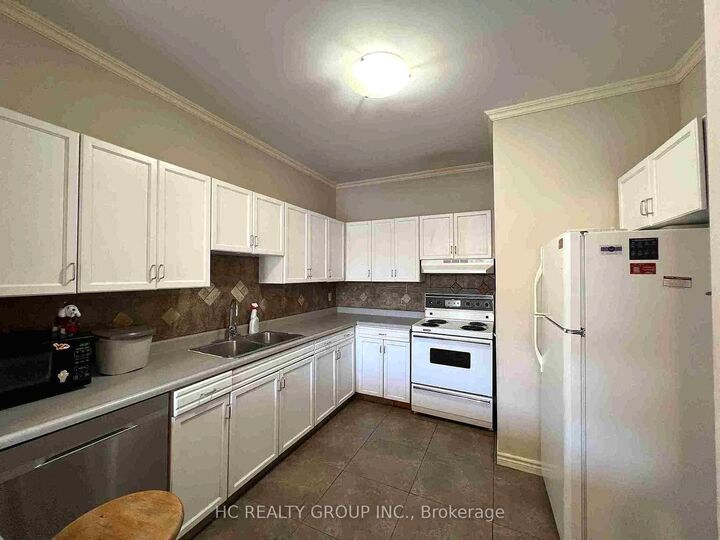 Property Photo:  1570 Richmond Street 55  ON N6G 4W2 