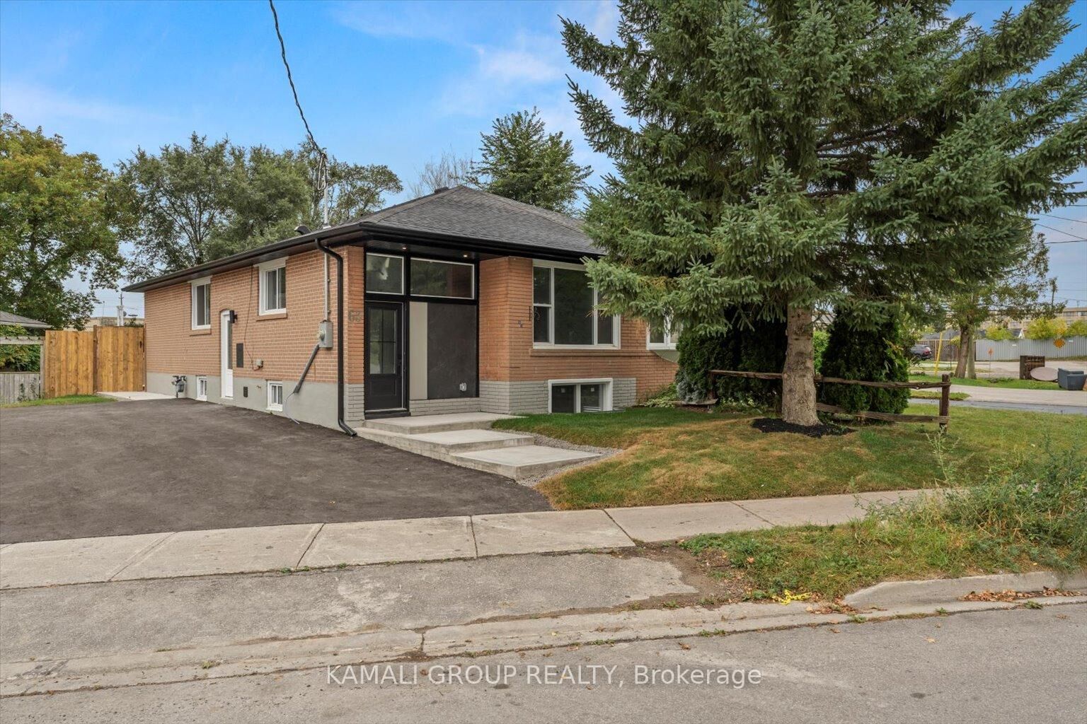 Photo de la propriété:  63 Walter Avenue Main  ON L3Y 2T4 