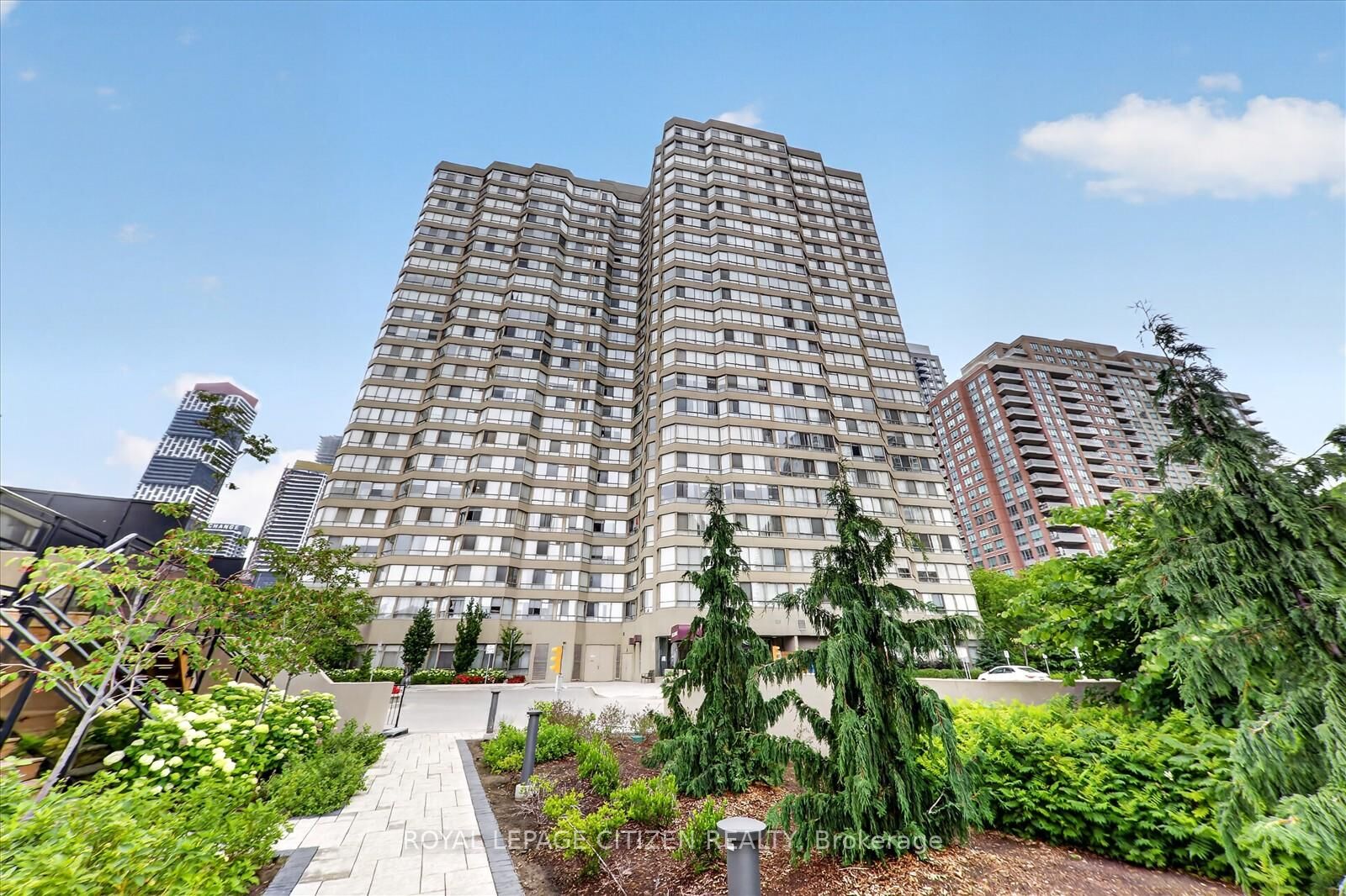 Property Photo:  3605 Kariya Drive 907  ON L5B 3J4 