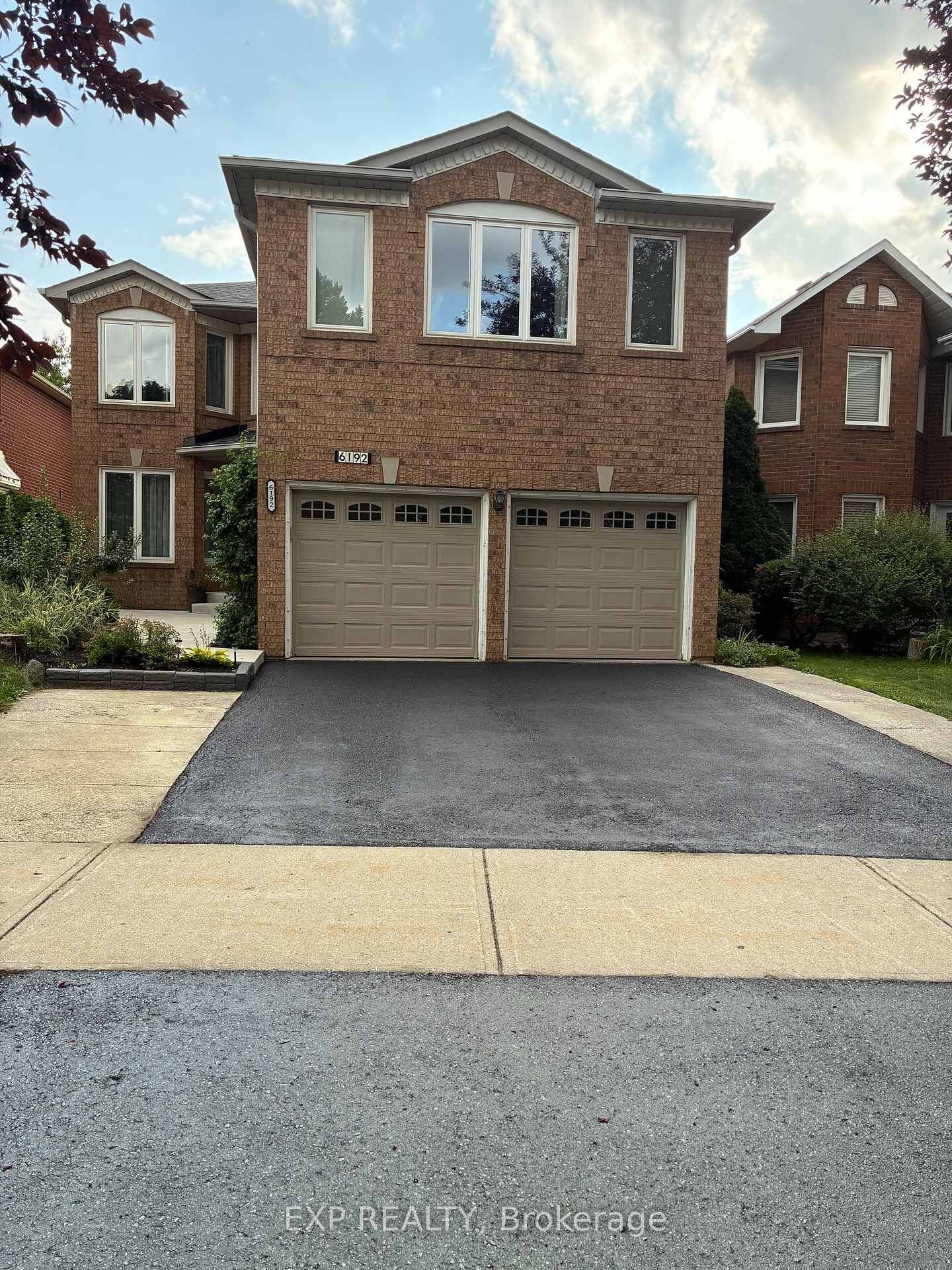 Property Photo: 6192 Duford Drive ON L5V 1A5