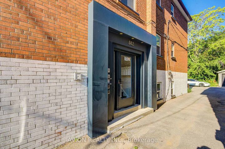Property Photo:  882 Broadview Avenue Unit 2  ON M4K 2R1 