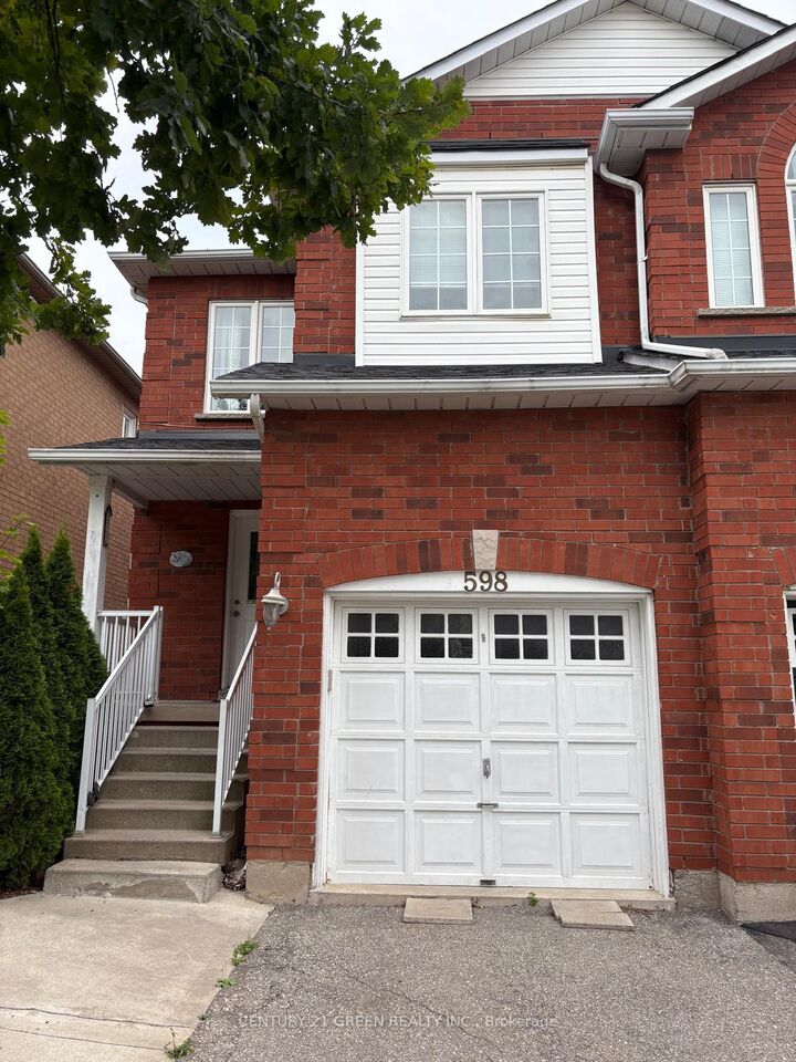 Property Photo: 598 Dolly Bird Lane (Upper) ON L5W 1G7