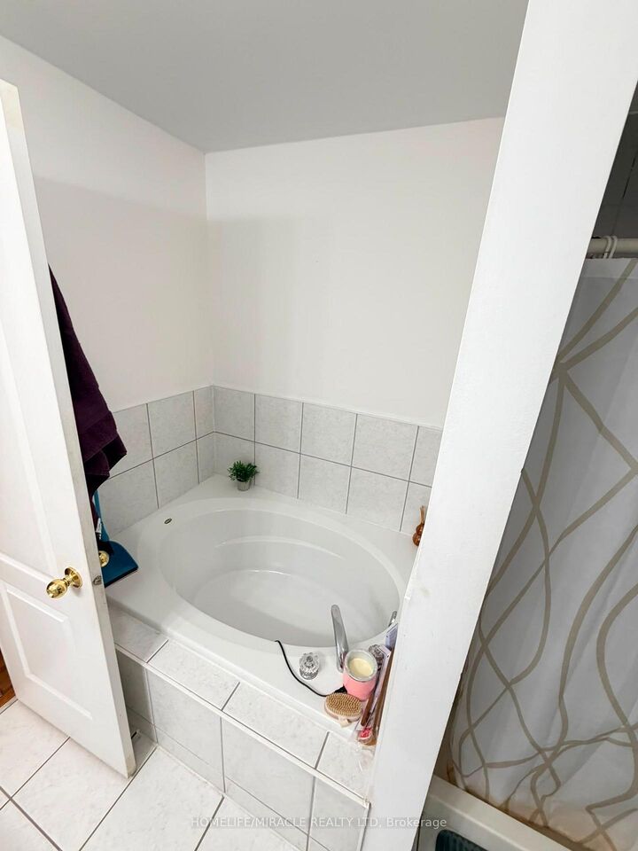 Property Photo: 9 Farthingale Crescent ON L7A 1R3