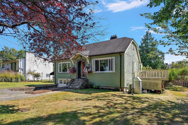 Property Photo:  81 Logan Ave  BC V9A 1H4 