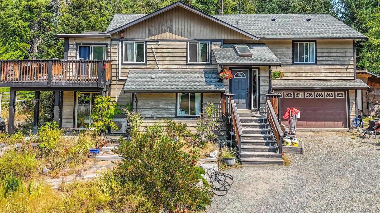Property Photo: 877 Hutchinson Rd BC V0R 1L0