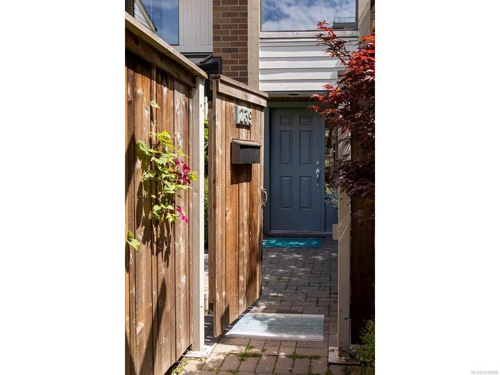 Property Photo: 239 Belleville St BC V8V 1X1
