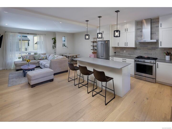Property Photo: 2835 Turnstyle Cres BC V9B 0T8