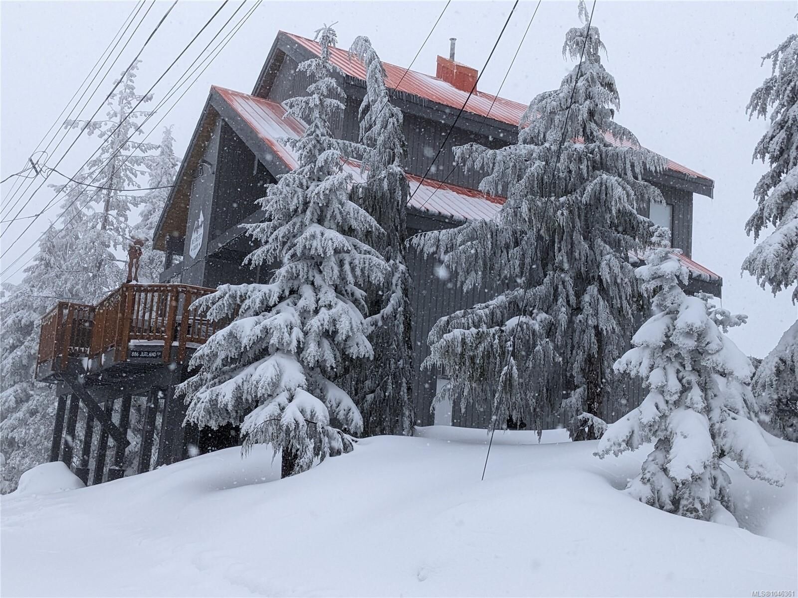 Property Photo: 886 Jutland Terr BC V9J 1L0