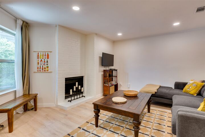 Property Photo: 5608 Cougar Drive 117 TX 78745