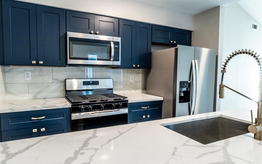 Property Photo: 915 Sirocco Drive B TX 78745
