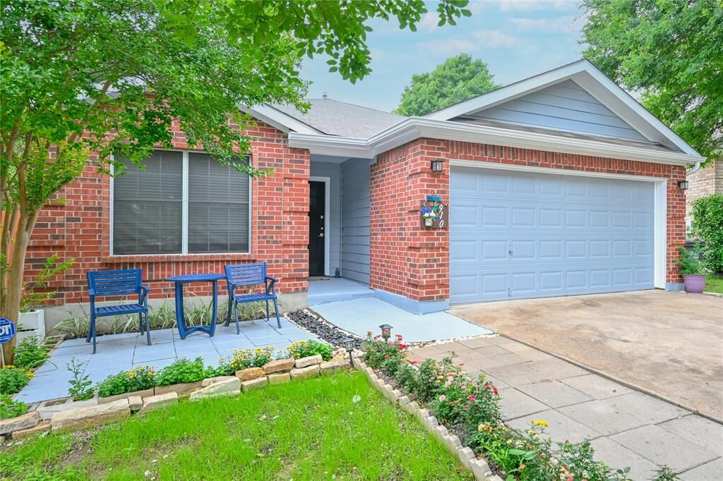 Property Photo:  910 Rocking Spur Cove  TX 78660 