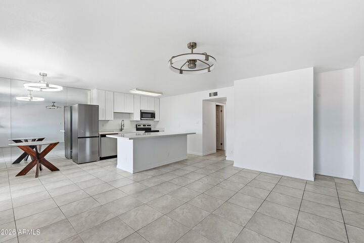 Property Photo: 5525 E Thomas Road Unit G7 AZ 85018