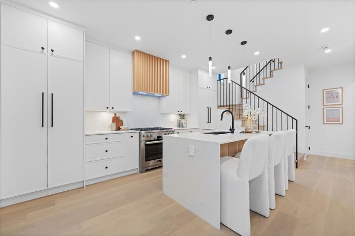 Property Photo: 2846 W 12th Avenue 1 BC V6K 2P9