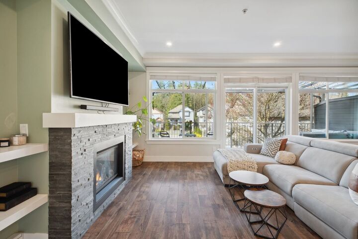 Property Photo: 11461 236 Street 24 BC V2W 0H6