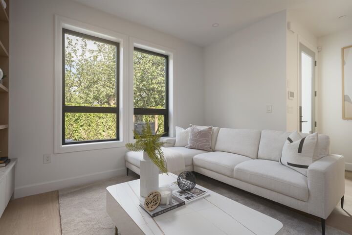 Property Photo: 922 E 16th Avenue BC V5T 2V9
