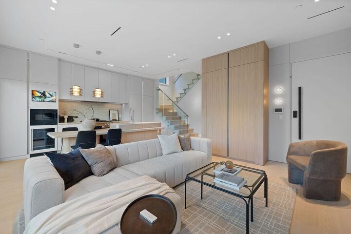 Property Photo: 2935 W 15th Avenue 2 BC V6K 3A2
