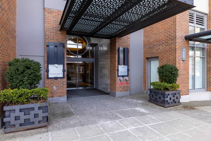 Property Photo: 15152 Russell Avenue 204 BC V4B 0A3