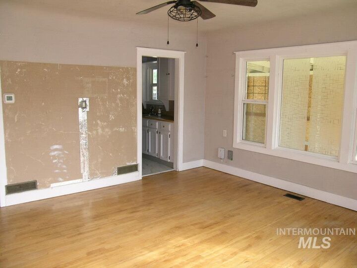 Property Photo: 415 20th Ave N ID 83686
