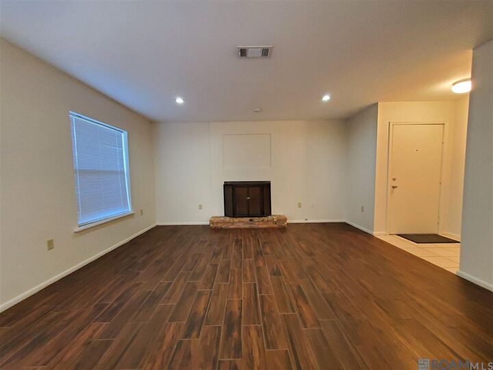 Property Photo: 5151 Everette Ln LA 70809