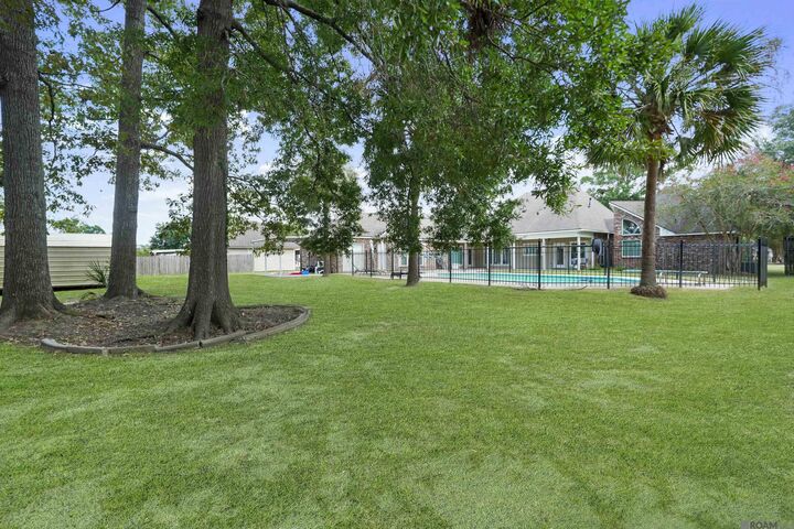 Property Photo: 7471 Estelle Dr LA 70726