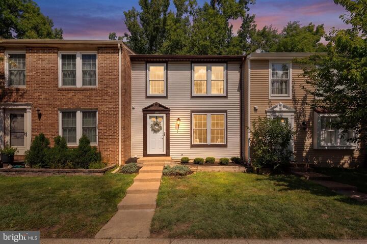 Property Photo: 1624 Sierra Woods Drive VA 20194