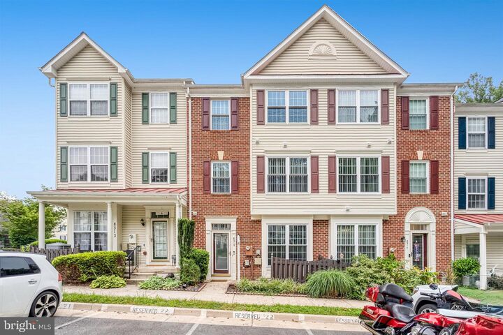 Property Photo: 8315 Sanderling Way 22 VA 22079