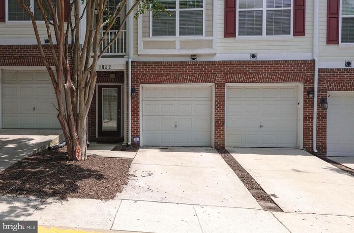 Property Photo: 1832 Cedar Cove Way 101 VA 22191